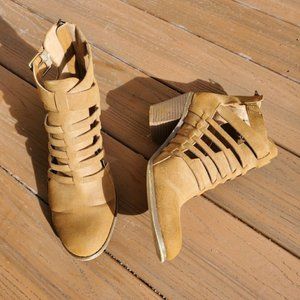 G by Guess Tan Ankle Boots Chunky Heeled Booties Strappy Classic Neutral Boho 9